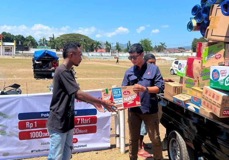 Telkomsel Salurkan Bantuan Pulsa dan  Logistik untuk Warga Terdampak Gempa Flores