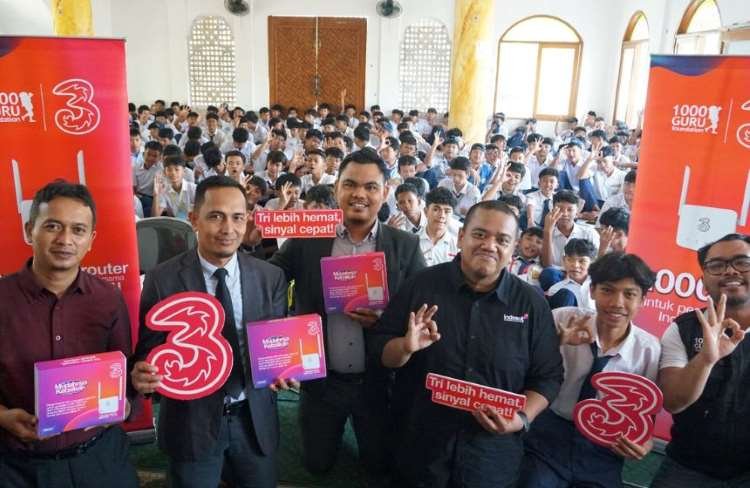 Tri dan 1.000 Guru Foundation Gulirkan Sedekah Kuota Data