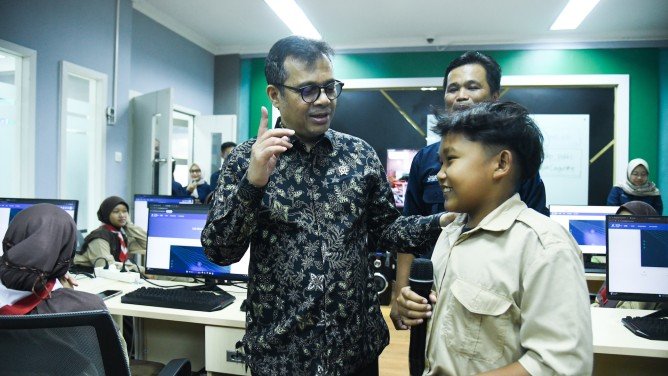Kemkomdigi Latih Siswa SD Visual Coding