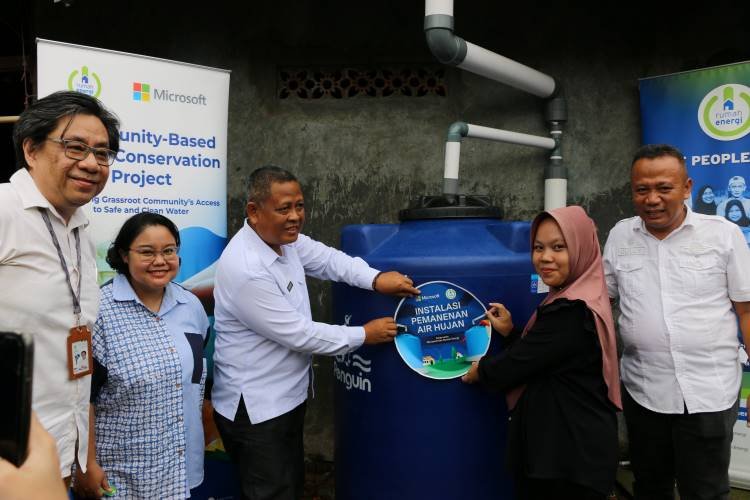 Rumah Energi dan Microsoft Hadirkan Air Bersih dari Air Hujan