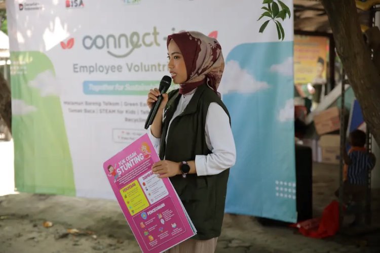 50 Karyawan Telkom Lestarikan Lamun di Pulau Pari