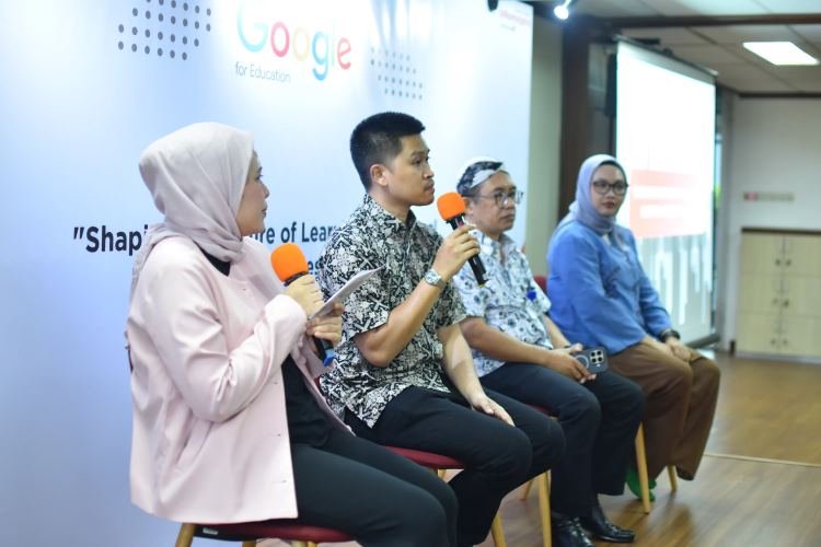 Telkom dan Google Pacu Pendidikan Berbasis AI di Kota Padang