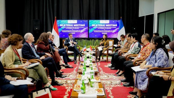 Menkomdigi Terima Kunjungan Menteri Perdagangan Prancis