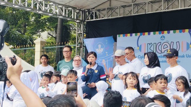 Pemerintah akan Batasi Usia Anak di Medsos