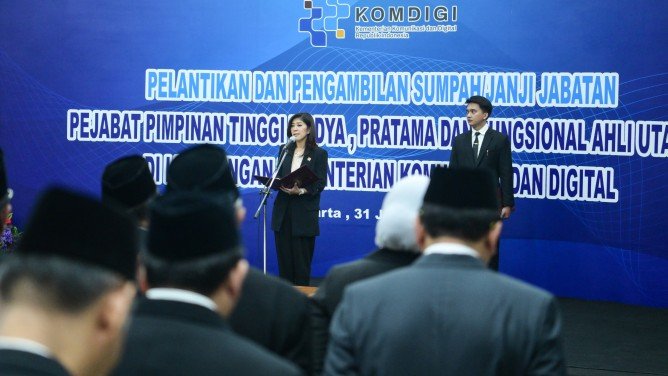 Menkomdigi Rotasi 80% Pejabat Kemkomdigi