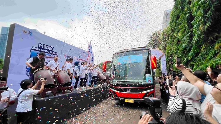 Pelanggan Telkomsel dan IndiHome Mudikkan 1.100 Pekerja Informal