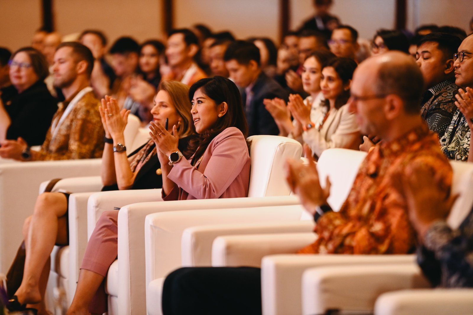 Pusat Data Microsoft US$1,7 Miliar di Jakarta Diresmikan