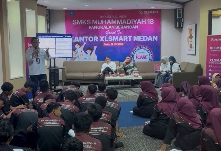 XLSMART Kenalkan Dunia Kerja ke Siswa SMKS