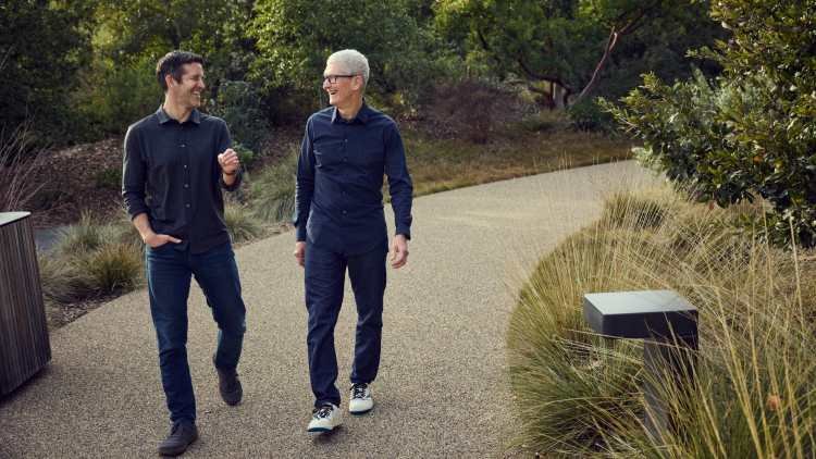 Lengser dari CEO, Tim Cook Berhasil Tingkatkan Pendapatan Apple 4 Kali Lipat